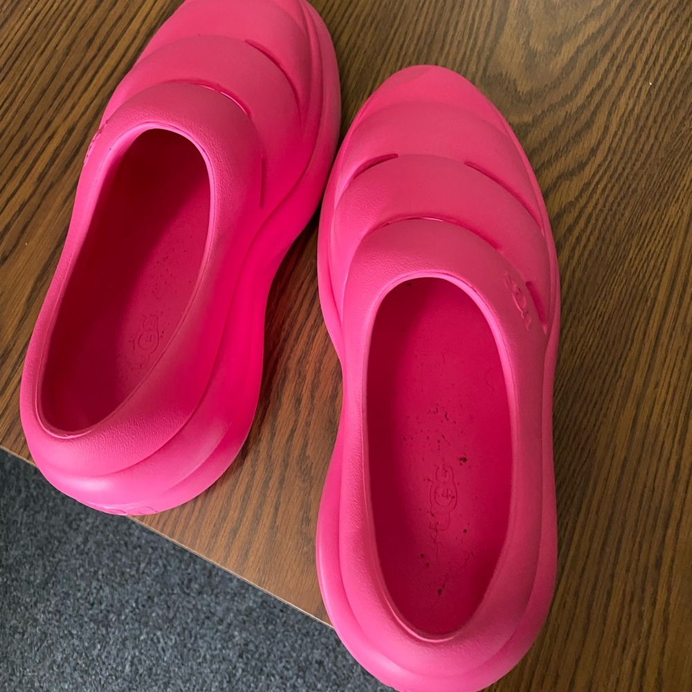 Hot pink Ugg Sport Yeah Clogs